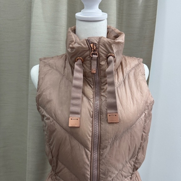 Athleta Banner Peak Down Vest Nouveau Rose Size S - Picture 7 of 12